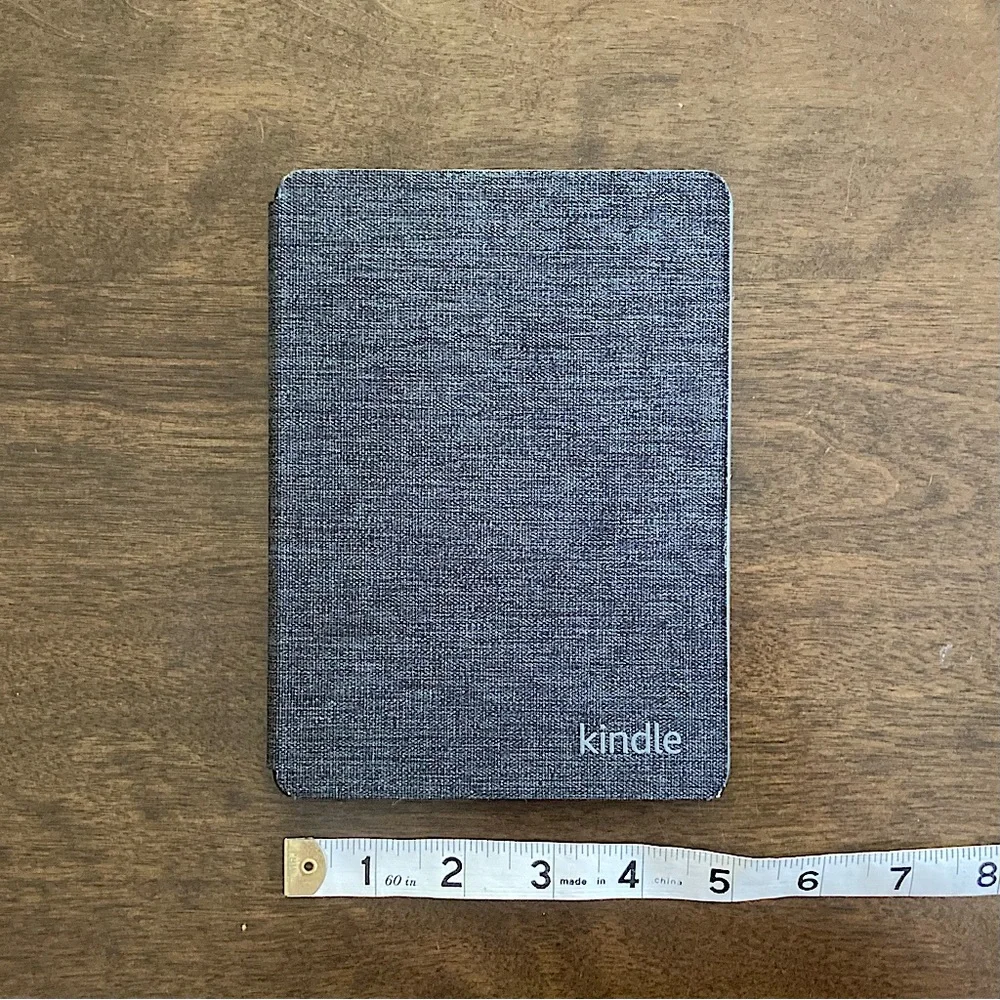 Grey Amazon Basics Kindle Case - Picture 4 of 6